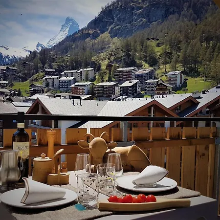 Center With Matterhorn View شقة